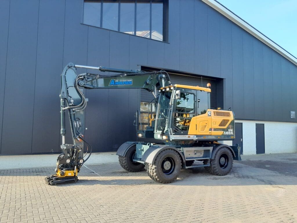 Afgeleverd: Jong gebruikte Hyundai HW14OA voor A Wolfsen