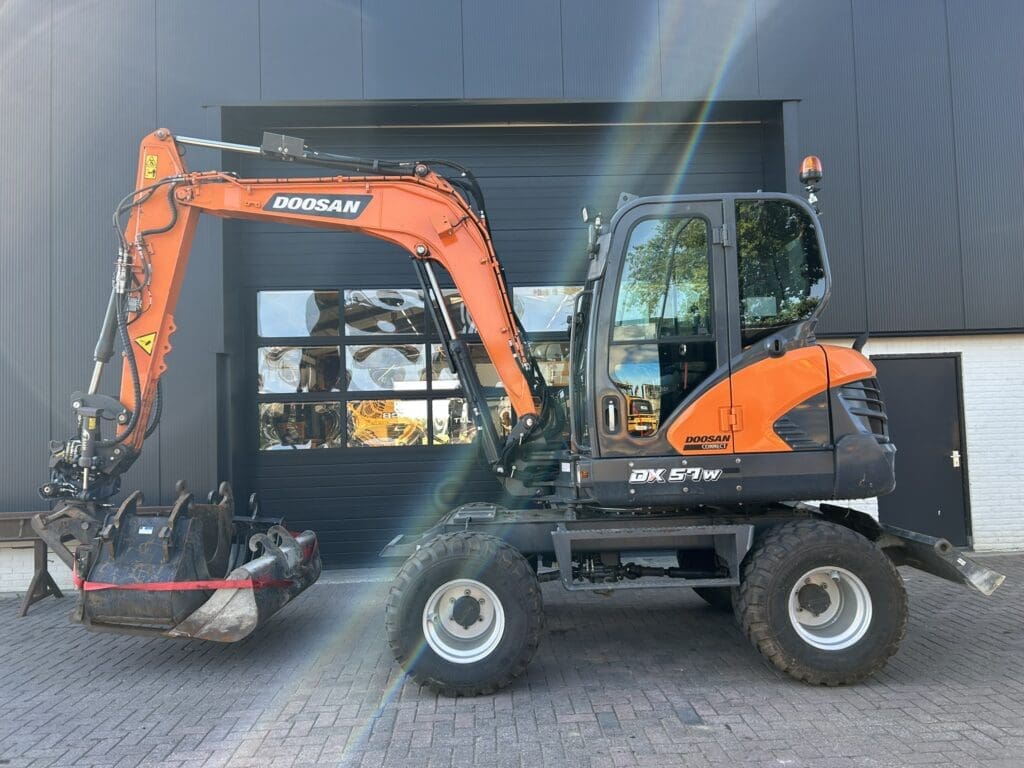 Doosan DX57W-7